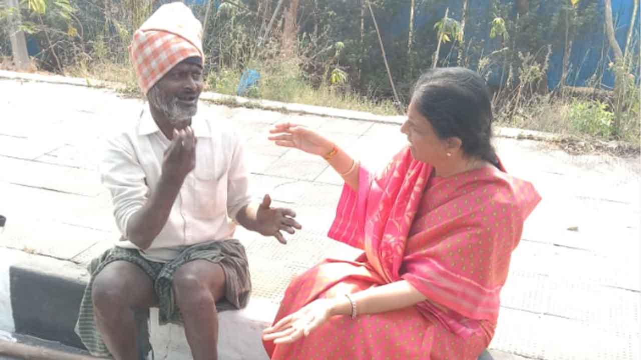 MLA Sabita Indrareddy | మానవత్వం చాటిన ఎమ్మెల్యే సబితా ఇంద్రారెడ్డి