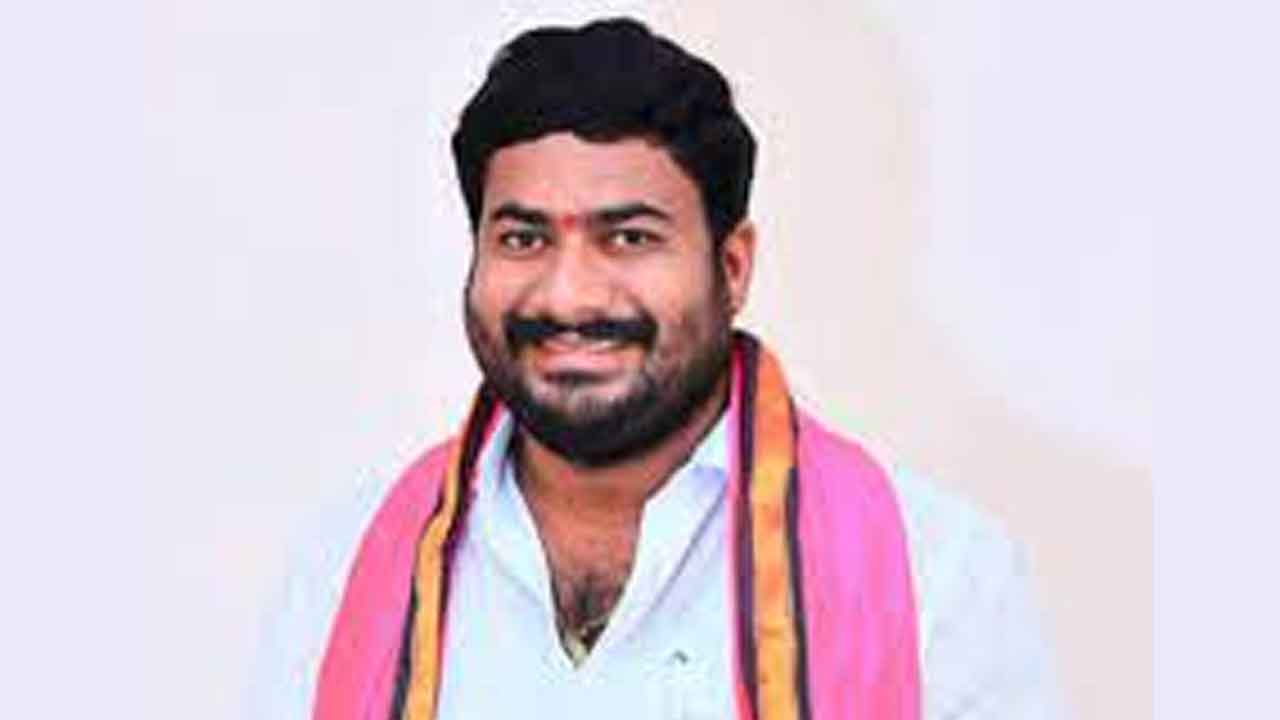 Congress | రెచ్చిపోయిన కాంగ్రెస్ కార్యకర్తలు.. బీఆర్ఎస్ నేతల ఇండ్లకు వెళ్లి మరీ దాడులు