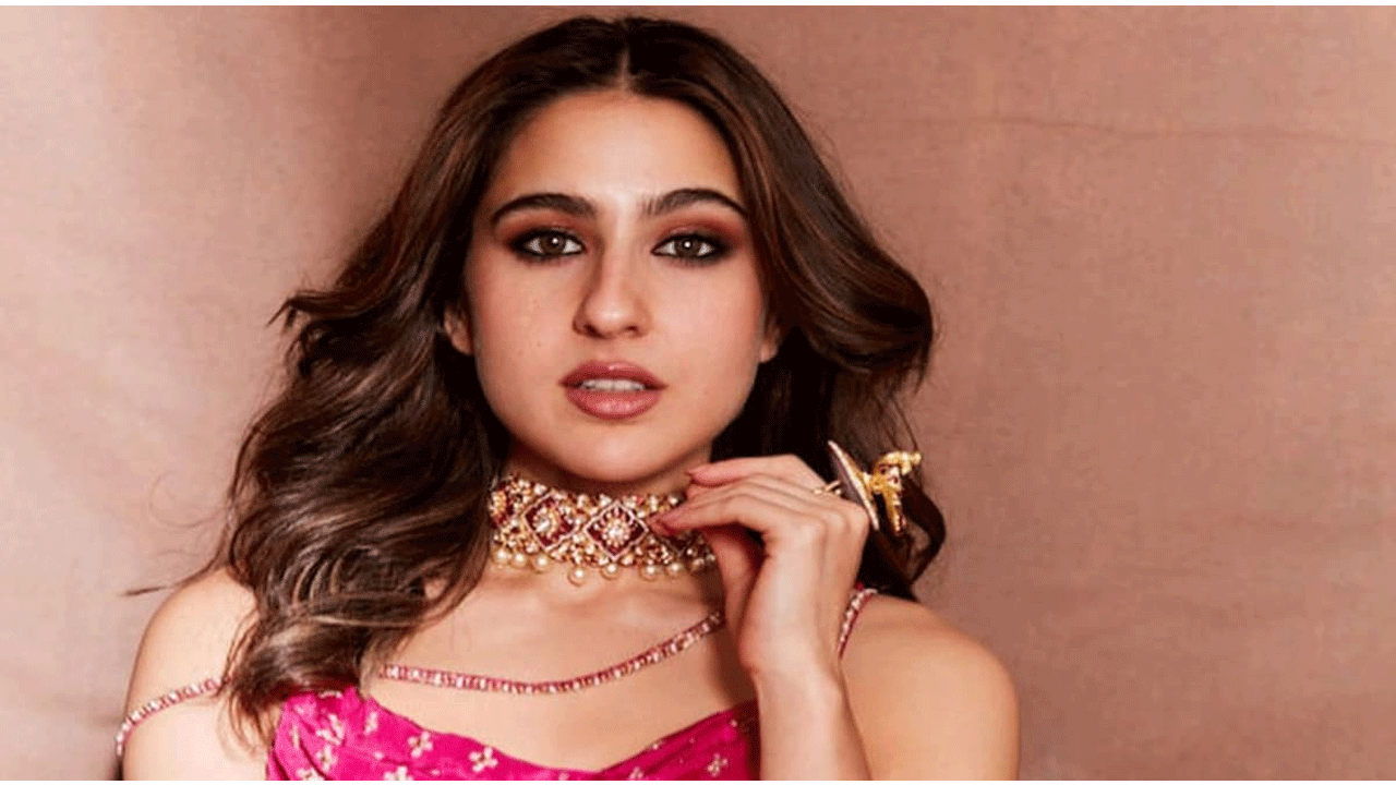 Sara Ali Khan | మొక్క‌జొన్న రోటీని ఎంజాయ్ చేసిన సారా