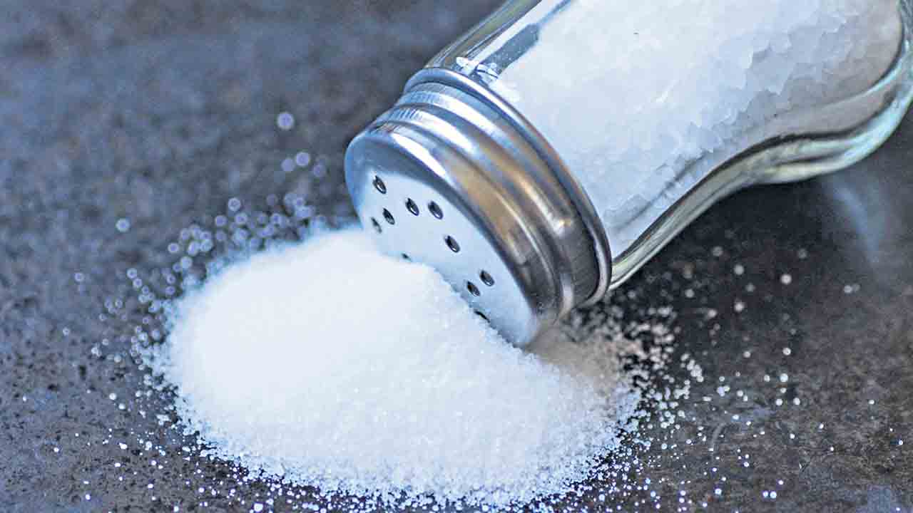 Salt | ఉప్పు తింటే బీపీ, గుండె జబ్బులే కాదు.. క్యాన్సర్‌ కూడా వచ్చే ఛాన్స్‌!