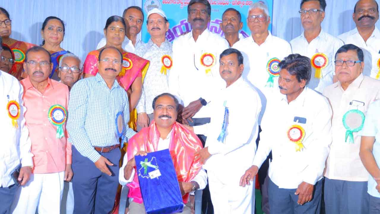 MLA Sanjay Kumar | పెన్షనర్ల సమస్యల పరిష్కారానికి కృషి చేస్తా : ఎమ్మెల్యే డా. సంజయ్‌ కుమార్‌