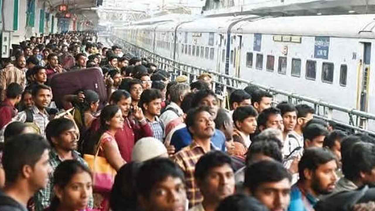 Sankranthi | నెలముందే మొదలైన సంక్రాంతి సందడి.. ఏపీ వెళ్లే ట్రైన్స్‌ అన్నీ ఫుల్‌!