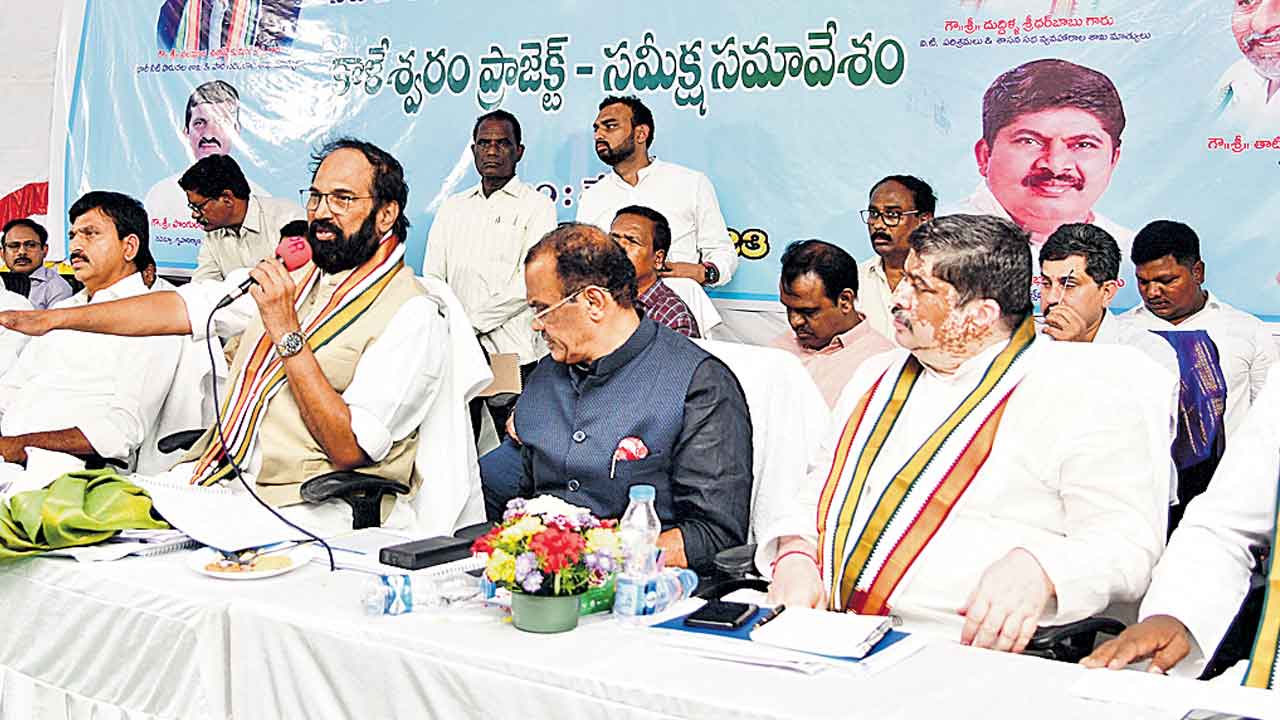 Medigadda | మేడిగడ్డలో సర్పంచ్‌ను నిలబెట్టి.. కుర్చీల్లో మంత్రులు..!