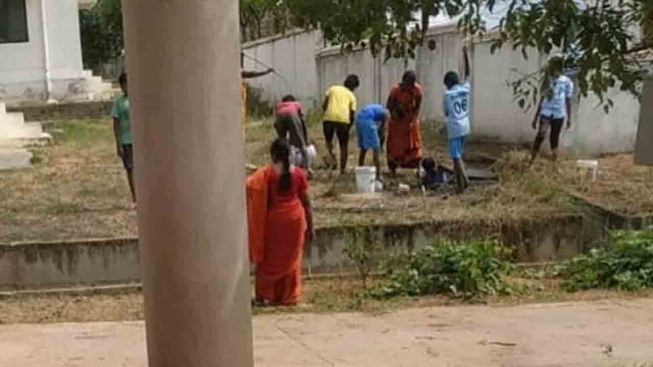 Karnataka | ద‌ళిత విద్యార్థుల‌తో సెప్టిక్ ట్యాంక్ క్లీన్.. ఇద్ద‌రు టీచ‌ర్లు అరెస్ట్