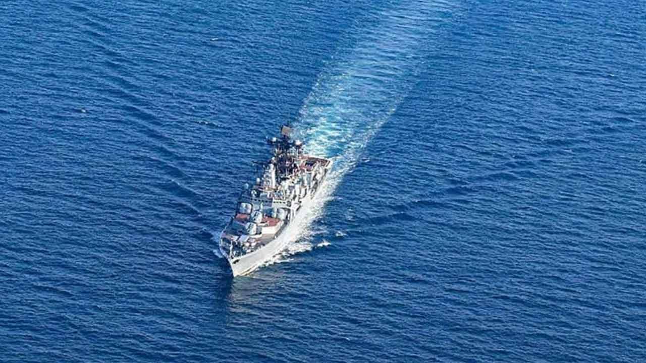 Warships: ఆరేబియా స‌ముద్రంలో 3 యుద్ధ నౌక‌ల మోహ‌రింపు