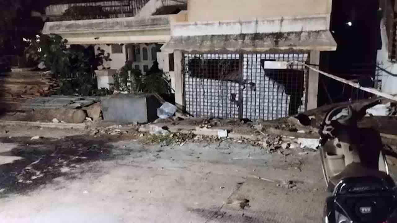 Skeleton | నాలుగేండ్లుగా ఆ ఇల్లు మూసివేత‌.. అందులో ఒకే కుటుంబానికి చెందిన‌ ఐదుగురి అస్థిపంజ‌రాలు