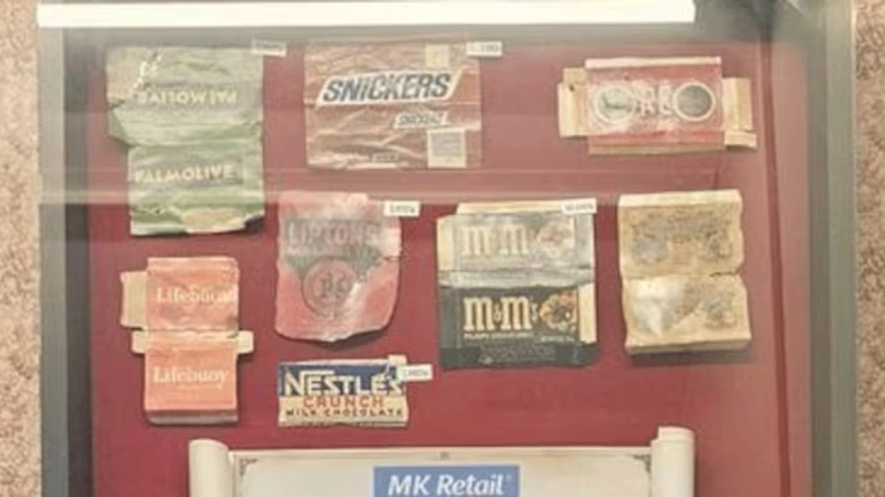 బాల్యాన్ని గుర్తుకుతెచ్చిన మార్కెటింగ్ ఐడియా : సూప‌ర్‌మార్కెట్ నోస్టాల్జిక్ వాల్‌తో తెర‌పైకి అల‌నాటి వ‌స్తువులు