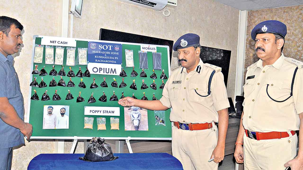 ట్రావెల్‌ బస్సులలో డ్రగ్స్‌ రవాణా