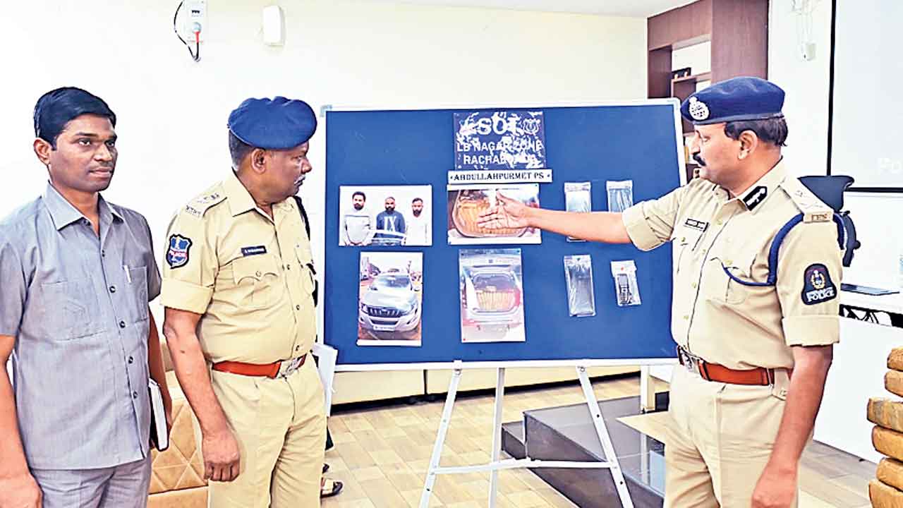 Ganja Smugglers | ఒక్కో చోట.. ఒక్కో నంబర్‌.. గంజాయి స్మగ్లర్ల సరికొత్త ఎత్తుగడలు