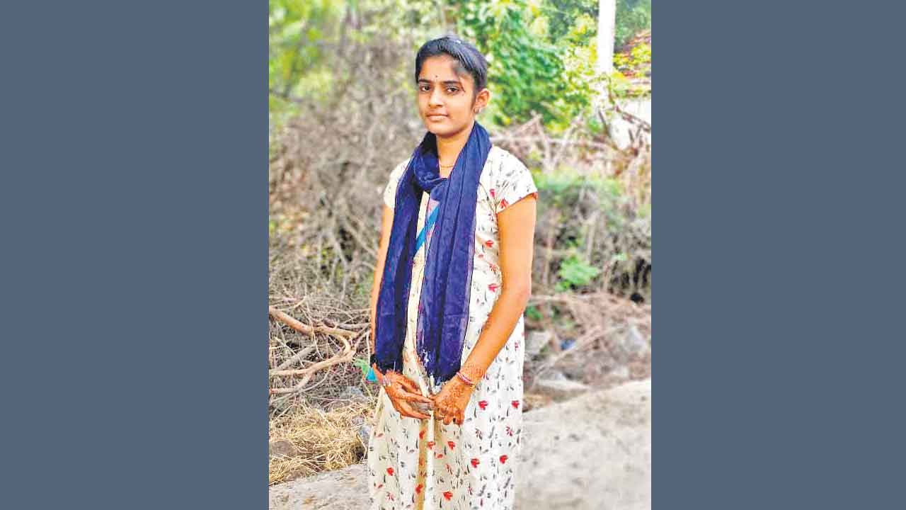 డిగ్రీ విద్యార్థిని అనుమానాస్పద మృతి