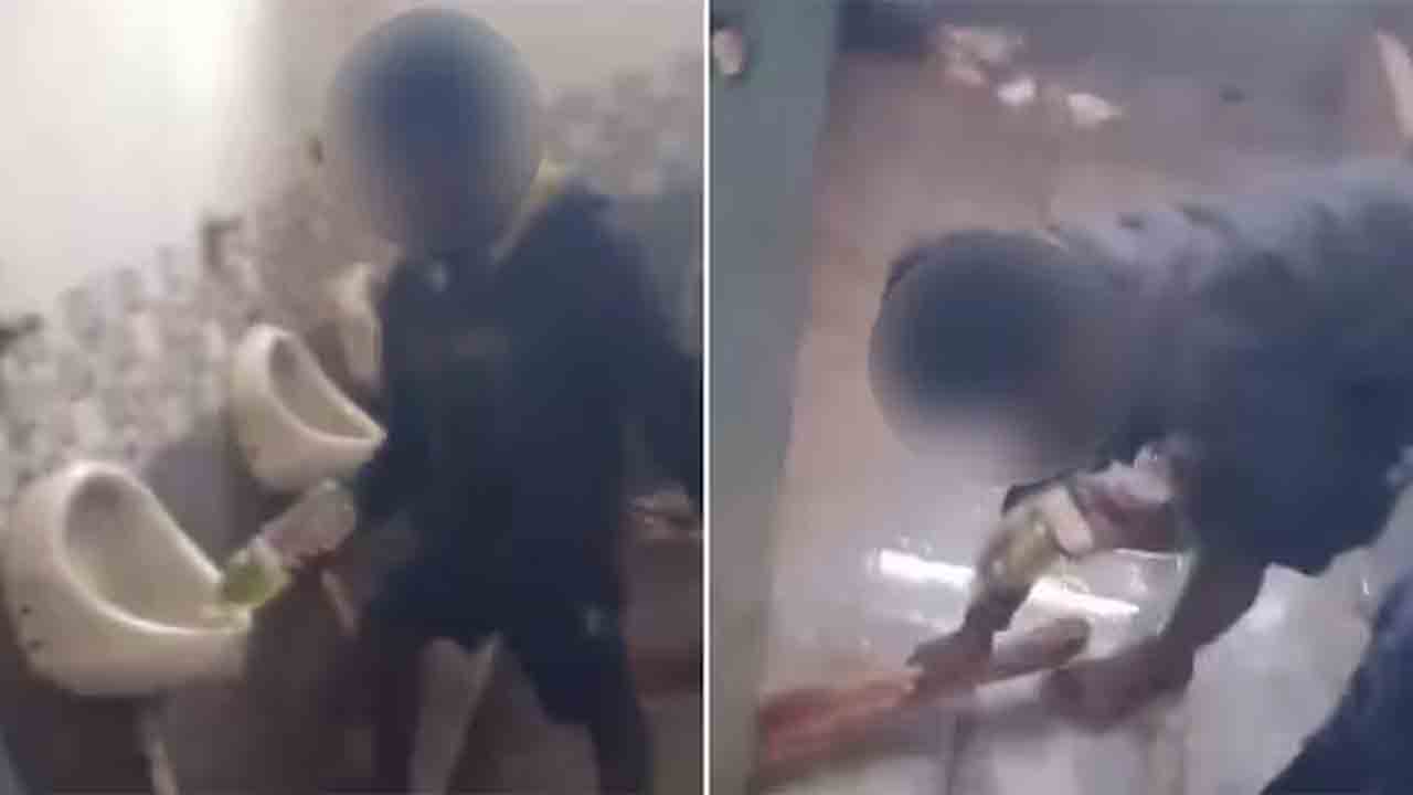 Students | విద్యార్థుల చేత టాయిలెట్స్ క‌డిగించారు.. పాఠ‌శాల ఎదుట త‌ల్లిదండ్రుల ధ‌ర్నా