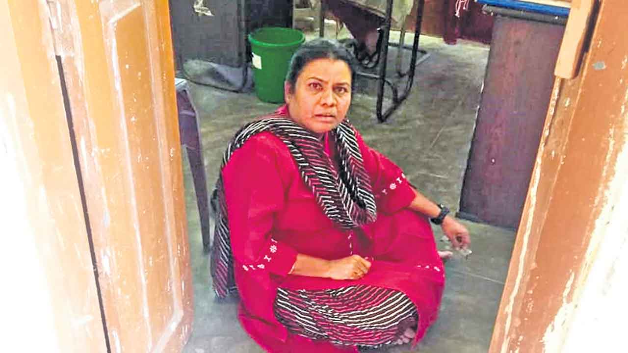 వేతనాలు ఇవ్వాలని ఏడీఏ నిరసన