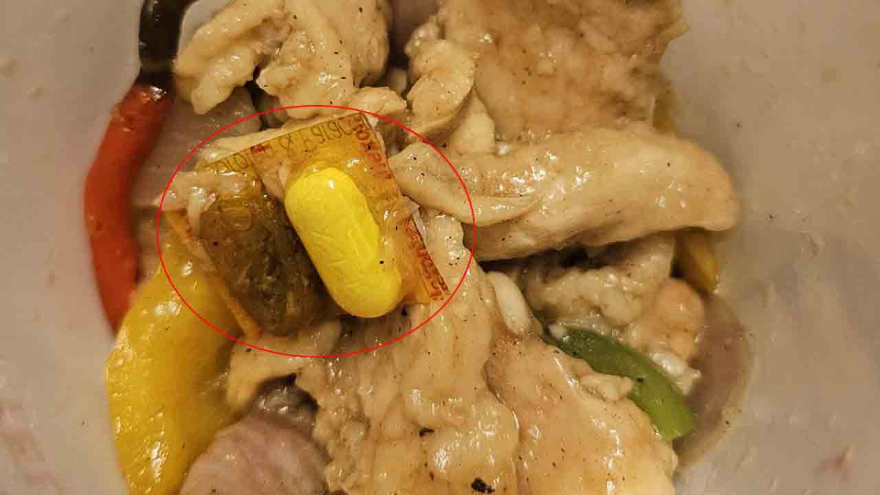 Swiggy | స్విగ్గీలో చికెన్ ఐటెమ్ ఆర్డ‌ర్.. అందులో మెడిసిన్స్ ప్ర‌త్య‌క్షం..