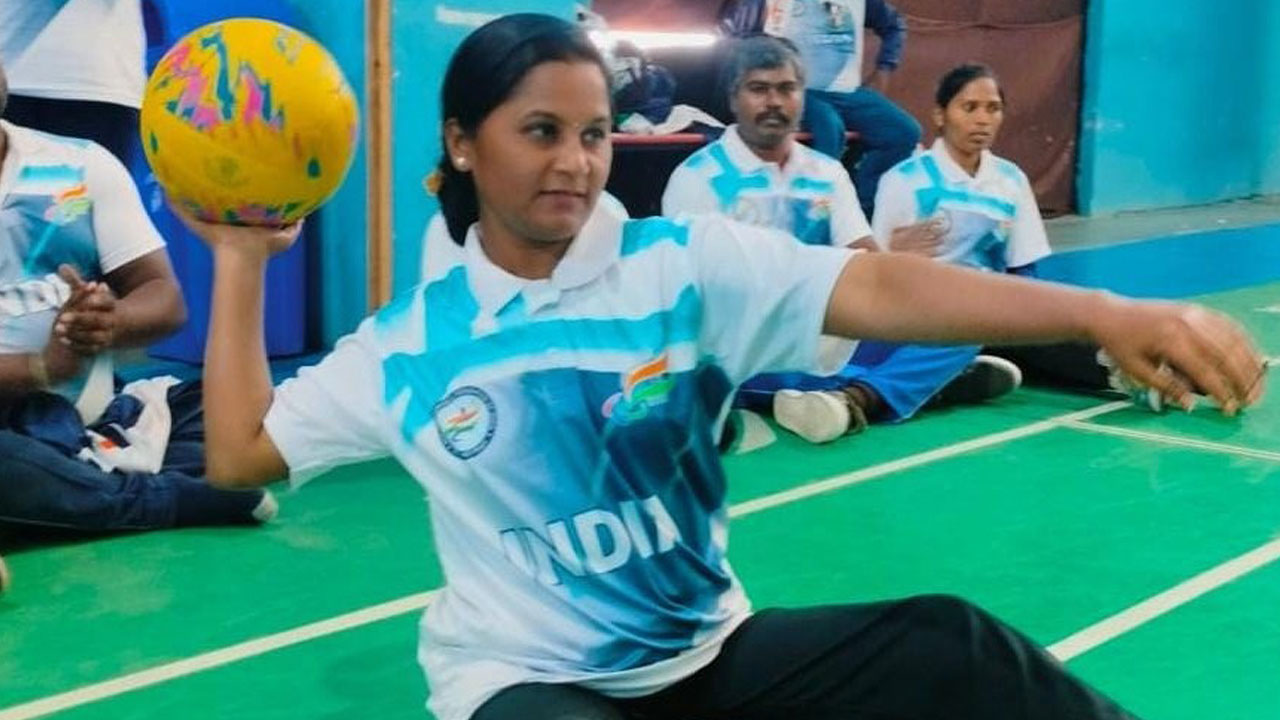 వైకల్యాన్ని ఓడించి.. మైదానంలో జయిస్తున్నది