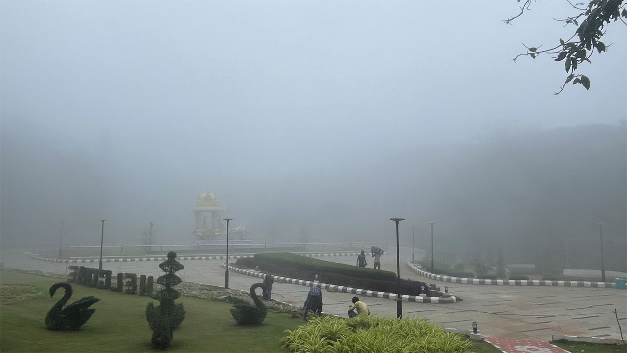 Tirumala | తిరుమలను కప్పేసిన పొగమంచు.. ఆ మార్గాలను మూసివేసిన టీటీడీ