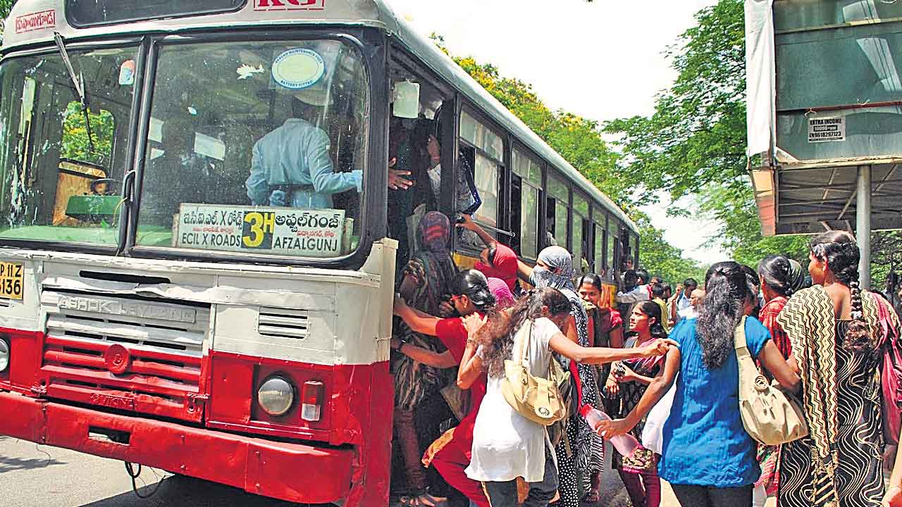 Free Bus for Women | గ్రేటర్‌ ఆర్టీసీ సంకట స్థితి.. కొత్త బస్సుల కొనుగోలుకు నిధులు కరువు?