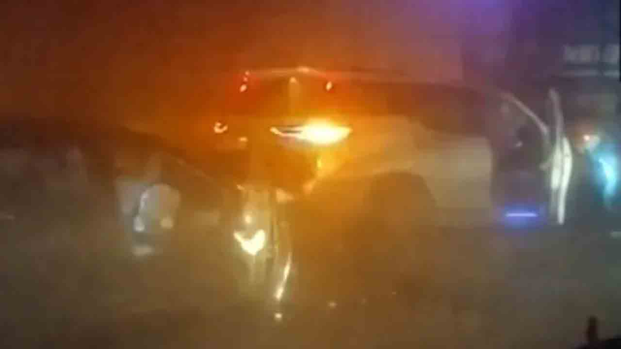 Uttar Pradesh | ఆగ్రా – ల‌క్నో ఎక్స్‌ప్రెస్ వేపై ద‌ట్టంగా పొగ‌మంచు.. వాహ‌నాలు ఢీకొని ఒక‌రు మృతి