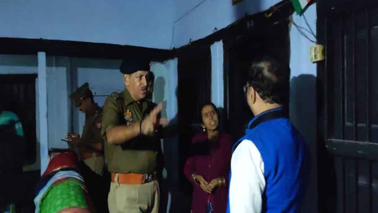 వారణాసిలో ఏపీకి చెందిన కుటుంబం ఆత్మహత్య