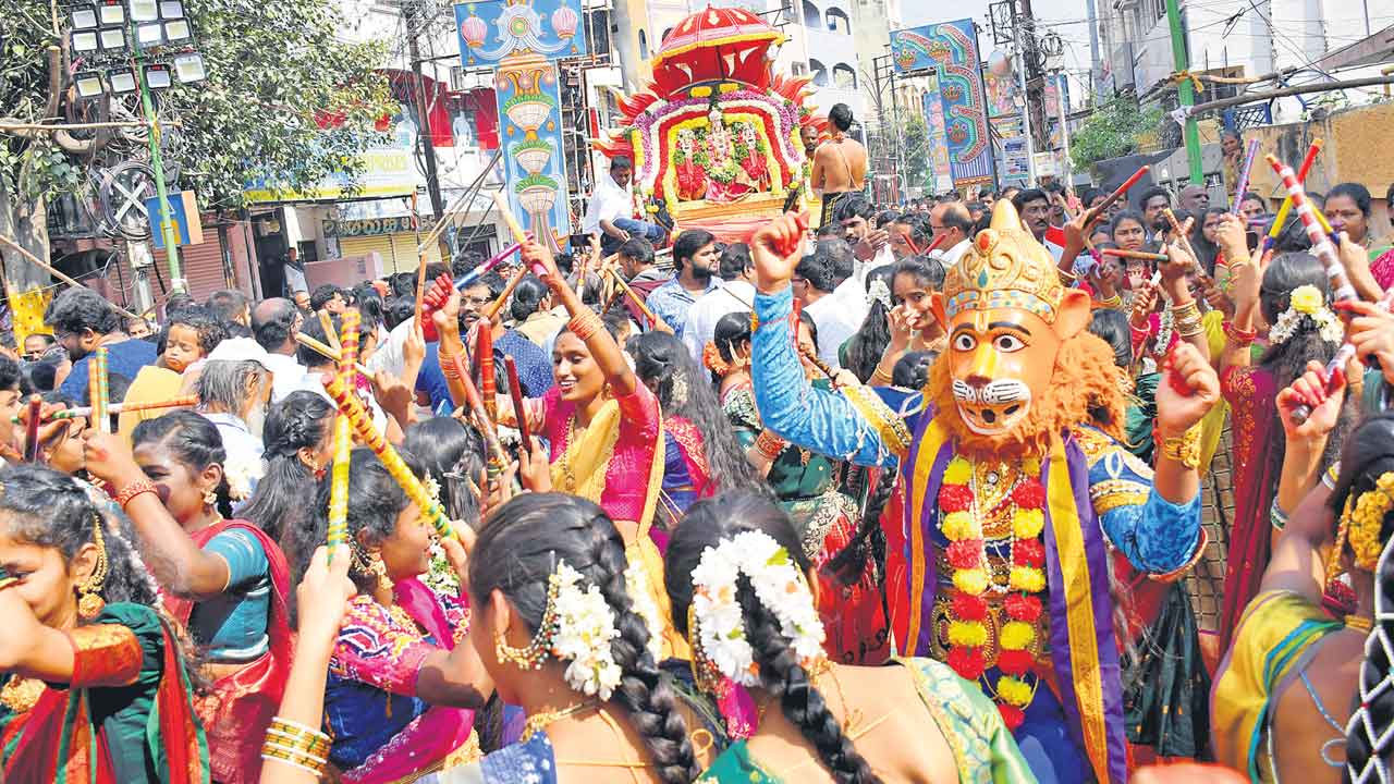 ముక్కోటి దండాలు.. వైకుంఠ వైభోగం