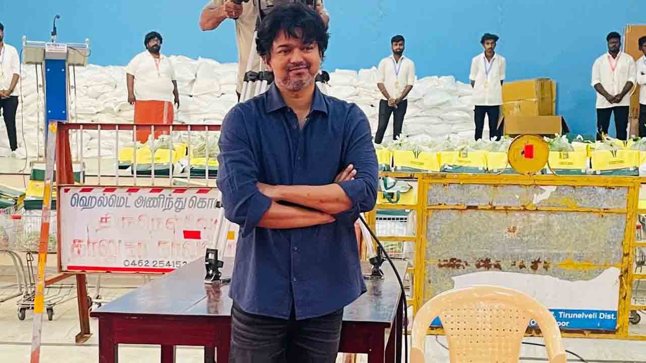 Thalapathy Vijay | చెన్నై వ‌ర‌ద బాధితుల‌కు ఆర్థిక స‌హాయం అందించిన ద‌ళ‌ప‌తి విజ‌య్