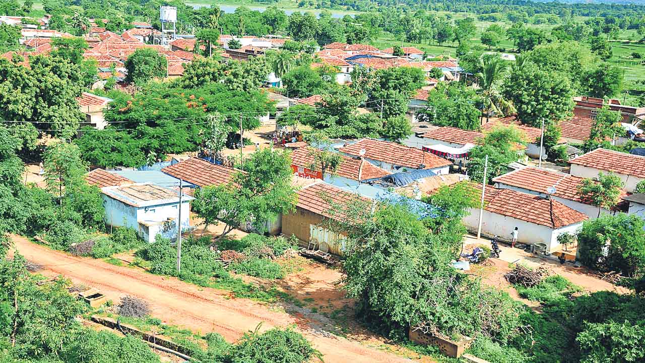 ఒకసారి గ్రామాలకు తరలాలి