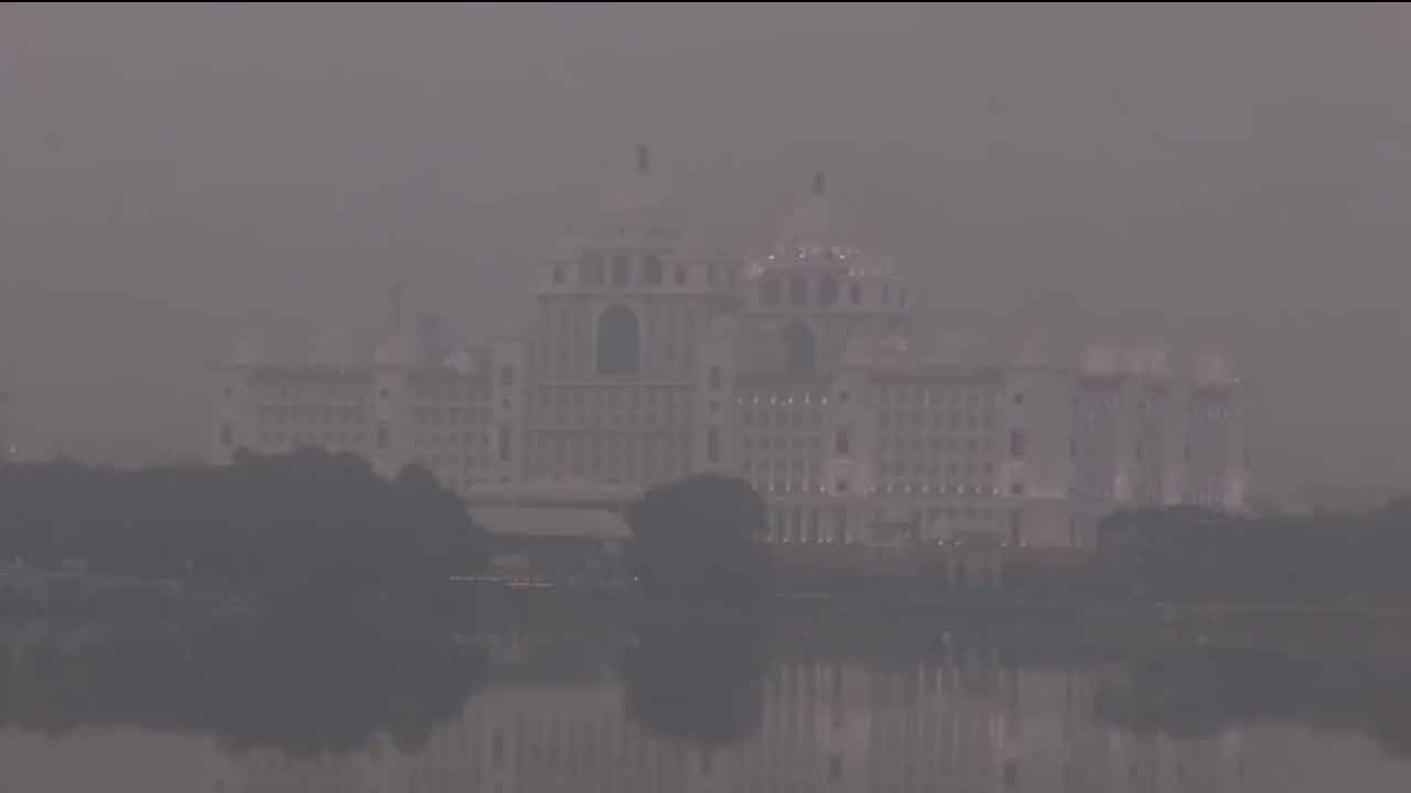 Fog | హైదరాబాద్‌పై మంచు దుప్పటి.. పడిపోయిన ఉష్ణోగ్రతలు