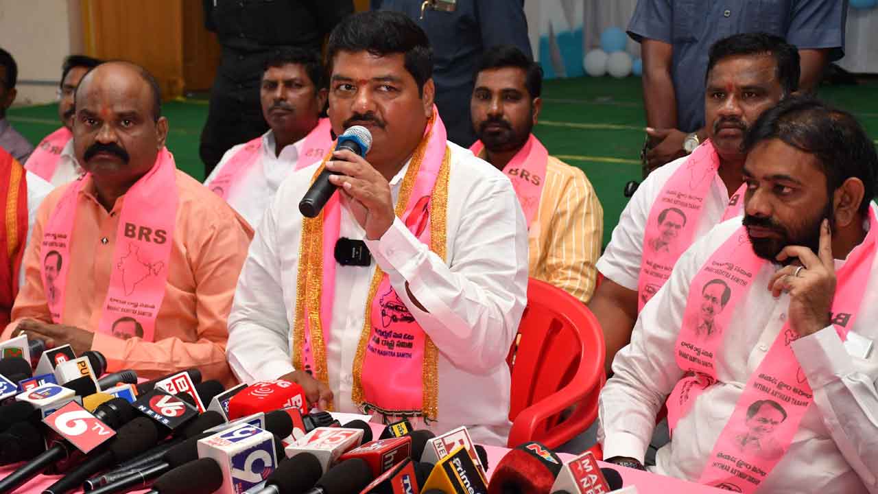 Former MLA Nannapaneni | ప్రాణం ఉన్నంతవరకు ప్రజల పక్షాన పోరాడుతా : మాజీ ఎమ్మెల్యే నన్నపనేని నరేందర్‌