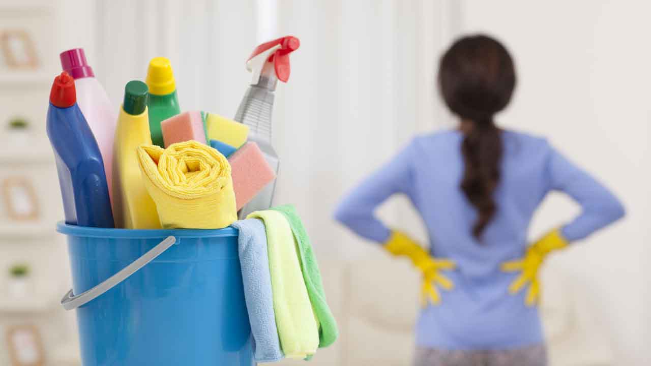 ఇంటి పనివాళ్ల బాధలు ఇన్నిన్ని కాదు!