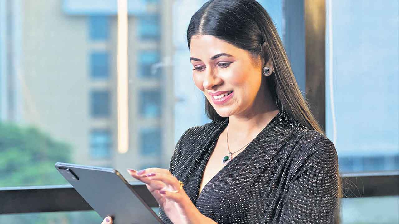 కార్పొరేట్లోనూ సగం