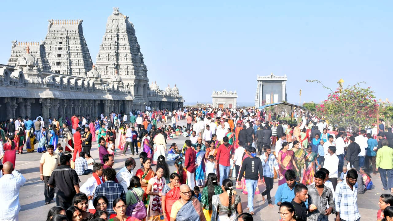 Yadagirigutta | యాదగిరిగుట్టలో పోటెత్తిన భక్తజనం.. దర్శనానికి 3 గంటల సమయం