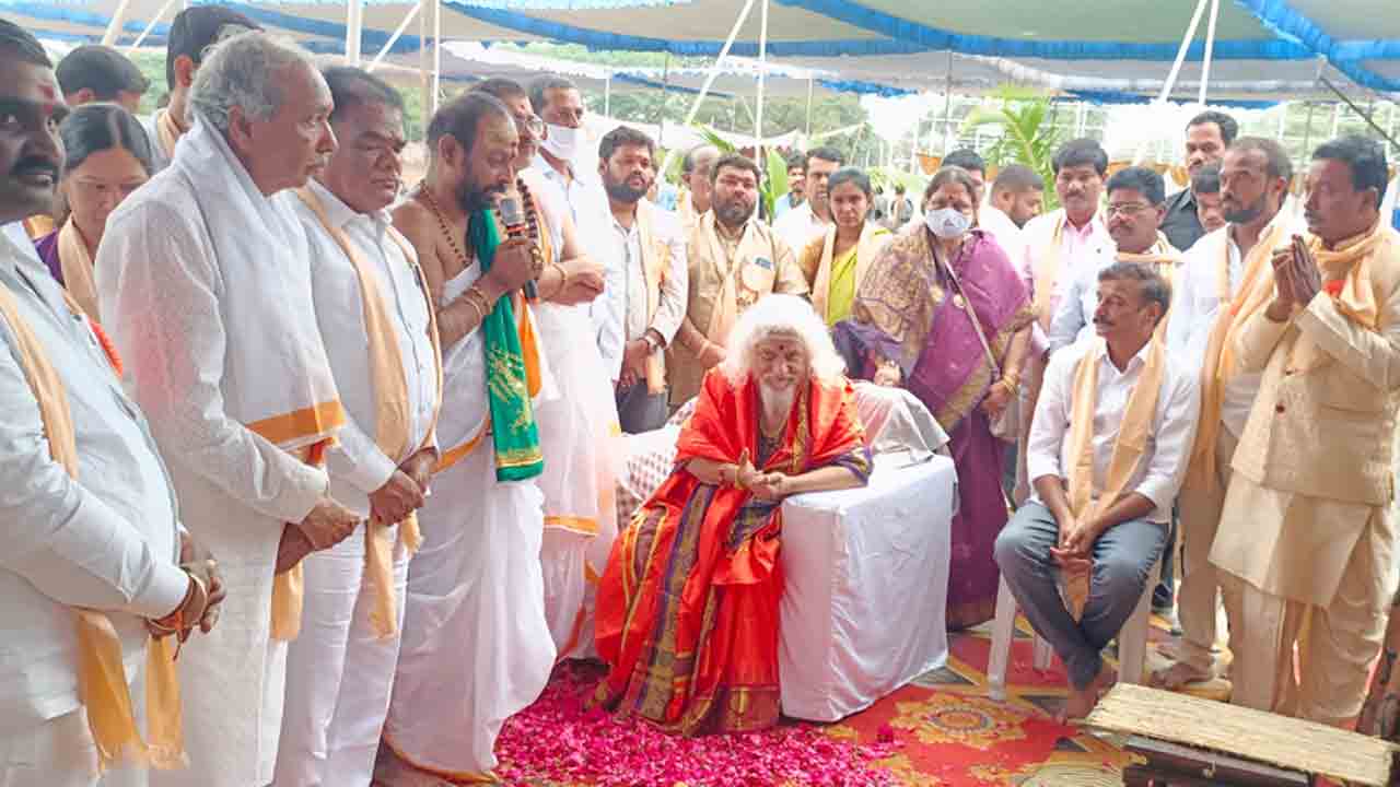 Viswanji Maharaj | ప్రతి ఒక్కరూ సమాజ మేలు కోసం పాటుపడాలి : విశ్వంజీ మహరాజ్‌