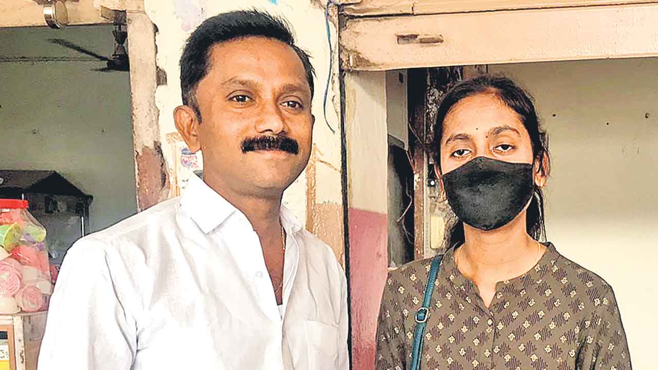 కండక్టర్‌ అత్యుత్సాహం