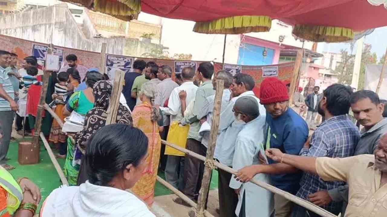 వనపర్తిలో 2 వేల అర్జీలు పెండింగ్‌