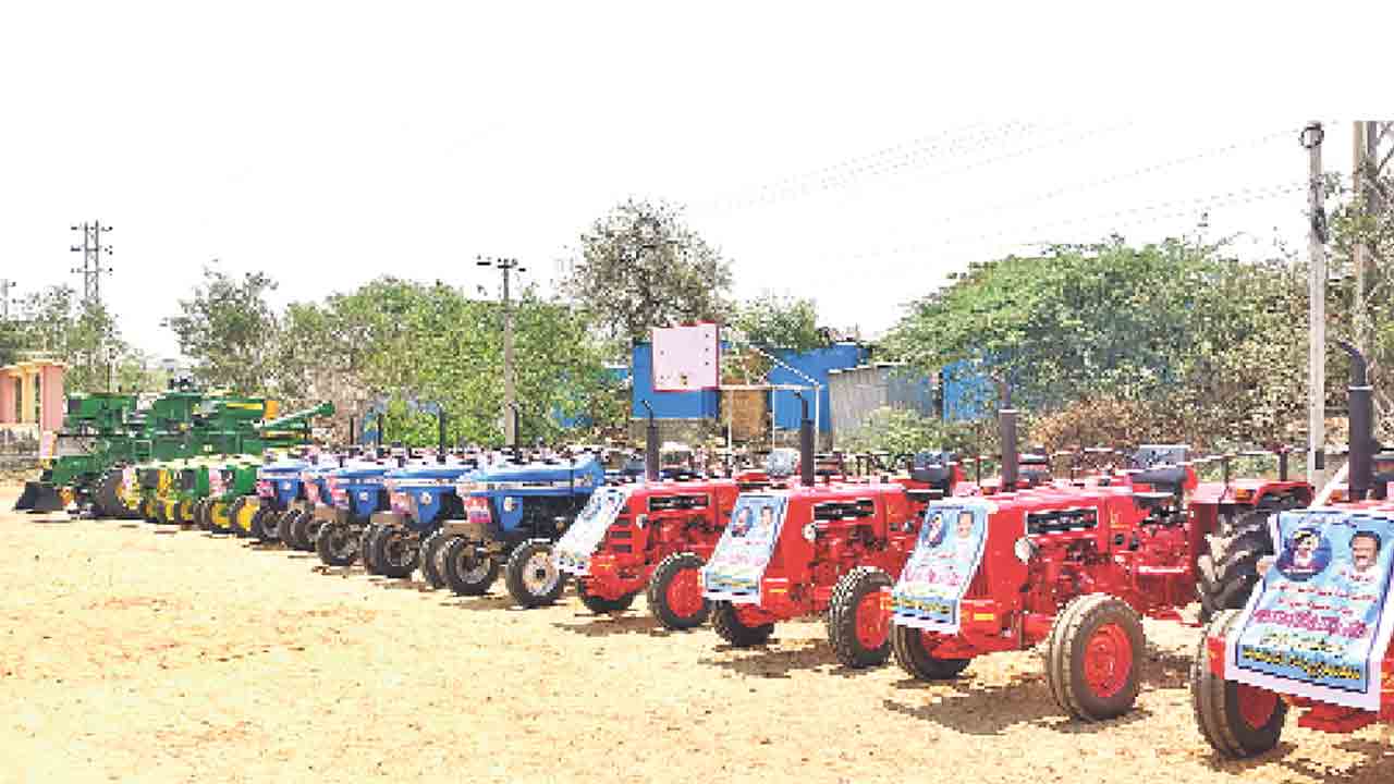 దళితబంధుపై నీలినీడలు!