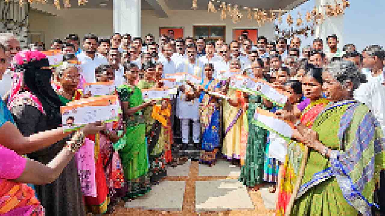 పేదల బతుకుల్లో వెలుగులు