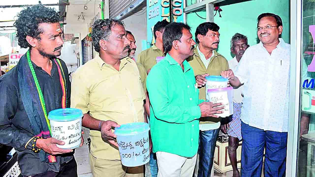 ఆటోడ్రైవర్ల భిక్షాటన