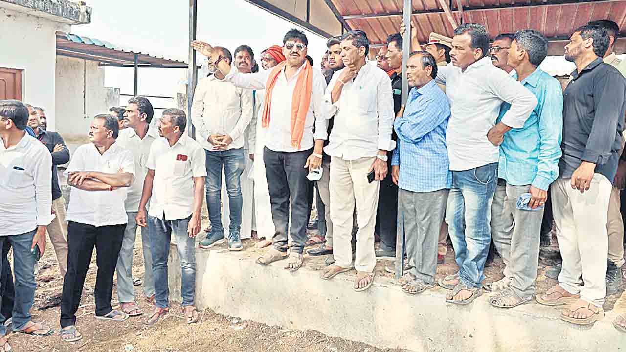 పాఠశాలల సమస్యలను పరిష్కరిస్తాం