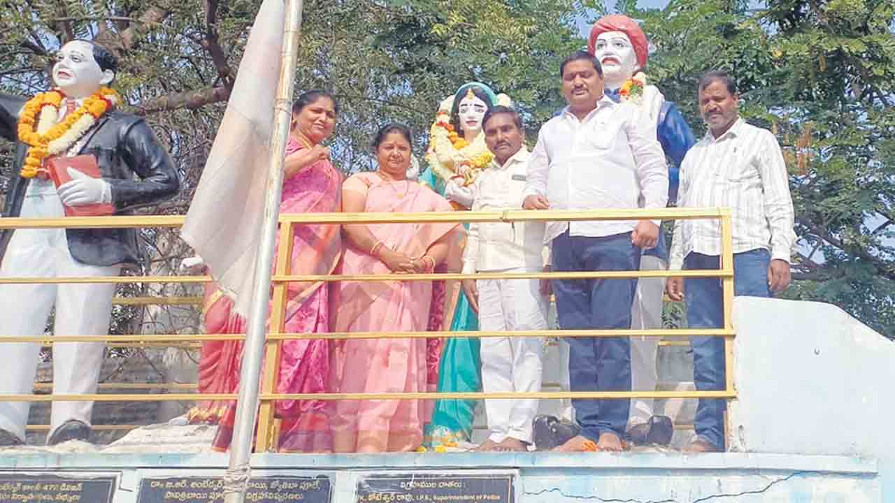 సావిత్రీబాయి ఫూలేకు ఘననివాళి