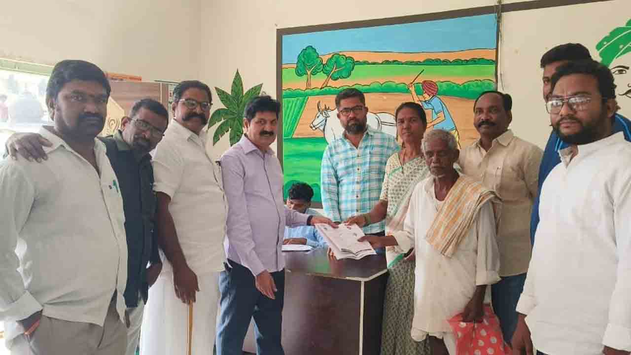 అర్హులకు పథకాలు అందేలా చూడాలి