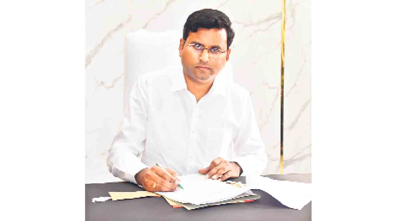 విద్య, వైద్యంపై ప్రత్యేక శ్రద్ధ