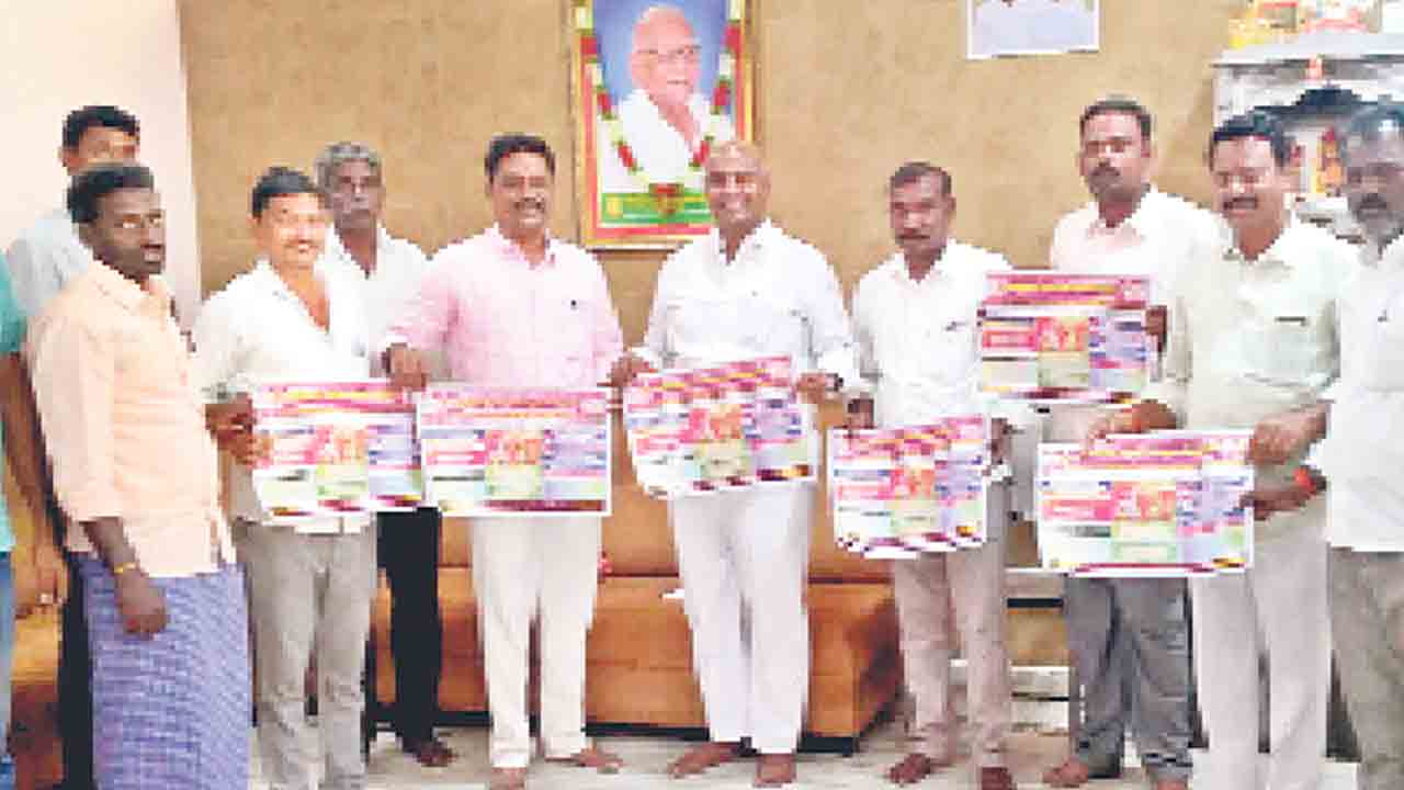 బ్రహ్మోత్సవాల బ్రోచర్‌ ఆవిష్కరణ