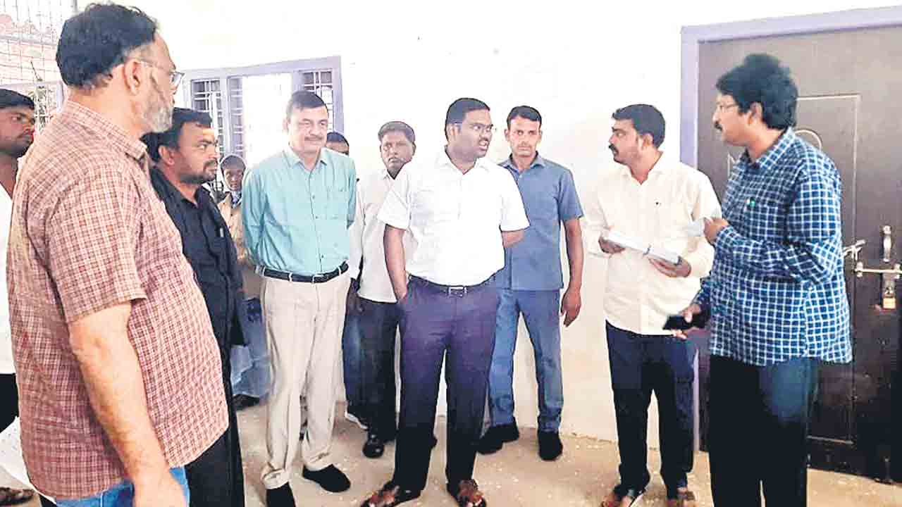 దరఖాస్తులను ఆన్‌లైన్‌లో నమోదుచేయాలి: నిజామాబాద్‌ కలెక్టర్‌