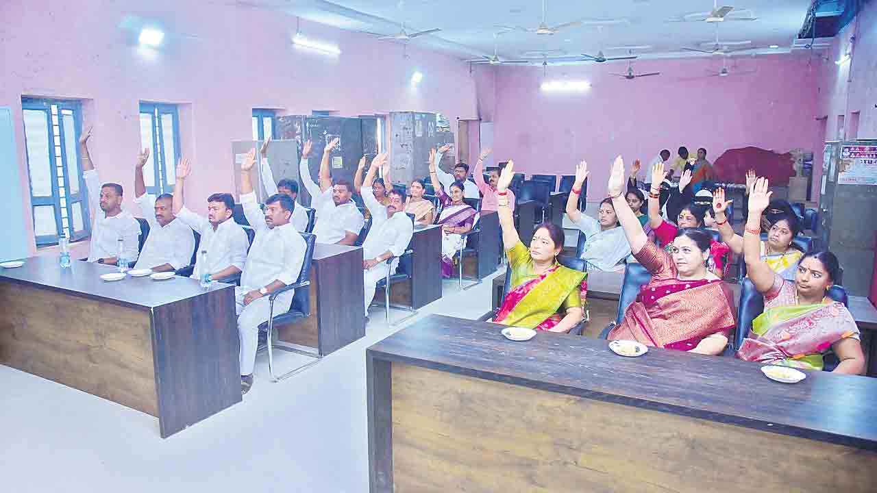 ఆర్మూర్‌ బల్దియాలో నెగ్గిన అవిశ్వాసం