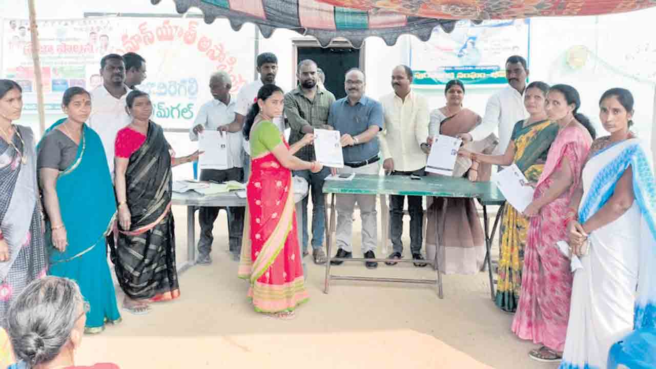 ‘ప్రజాపాలన’ దరఖాస్తుల స్వీకరణ