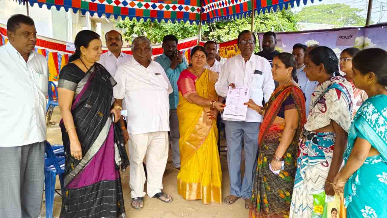 ఆరు గ్యారెంటీలు వర్తింపజేయాలి