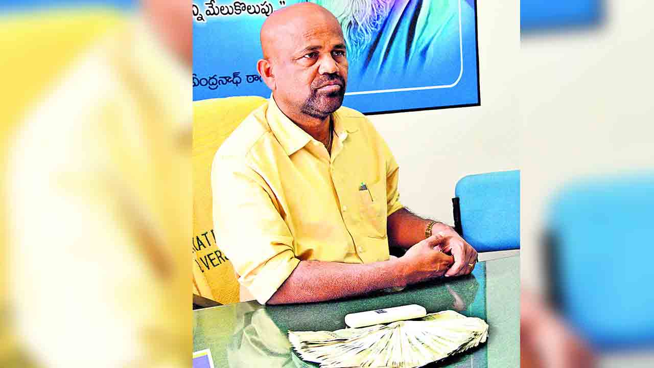 ఏసీబీ వలలో కేయూ అసిస్టెంట్‌ రిజిస్ట్రార్‌