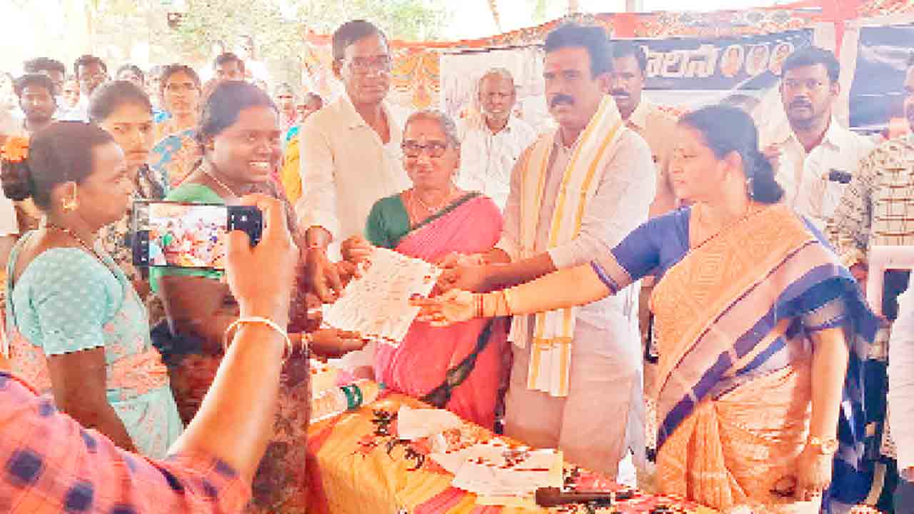 అర్హులందరికీ రేషన్‌ కార్డులు ఇస్తాం