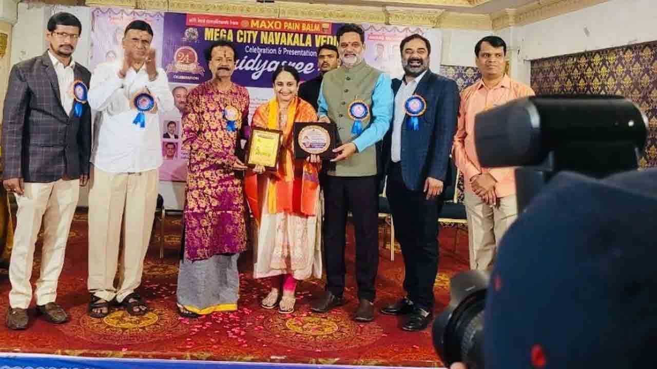 డాక్టర్‌ కావ్యచంద్‌కు ‘వైద్యశ్రీ’ పురస్కారం