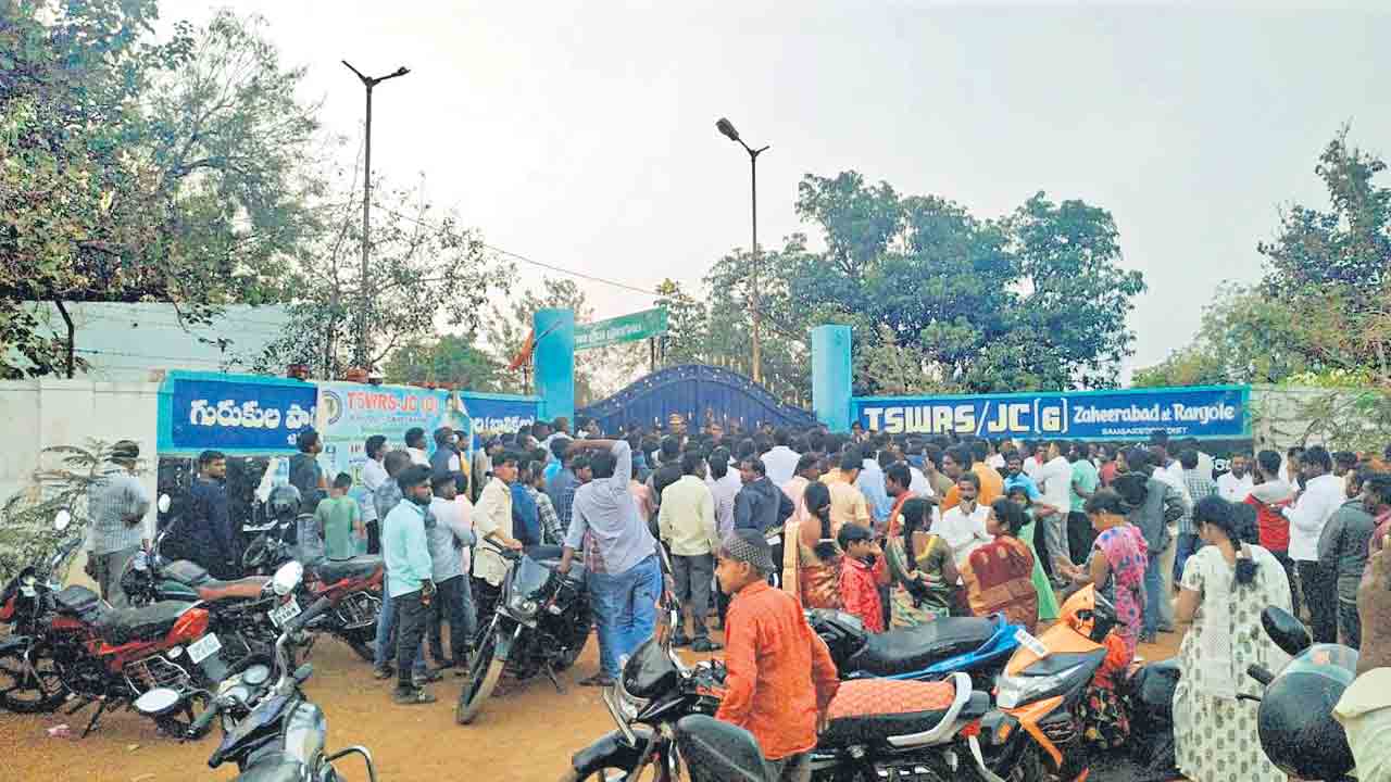 ఉరేసుకుని ఇంటర్ విద్యార్థిని ఆత్మహత్య