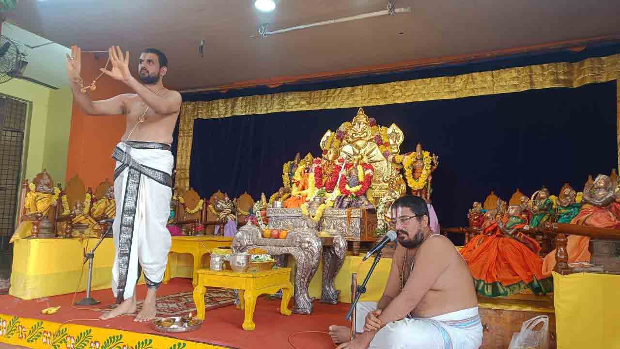 రామయ్యకు స్వర్ణ పుష్పార్చన